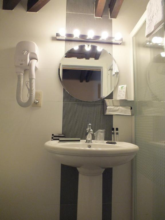 A Fleur De Couette Hotell Auvelais Rum bild