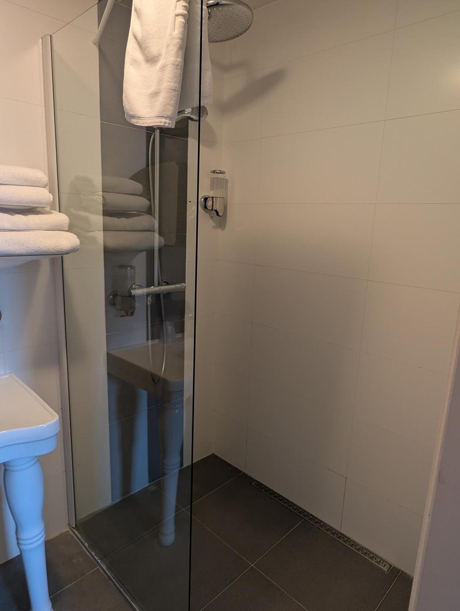 A Fleur De Couette Hotell Auvelais Exteriör bild