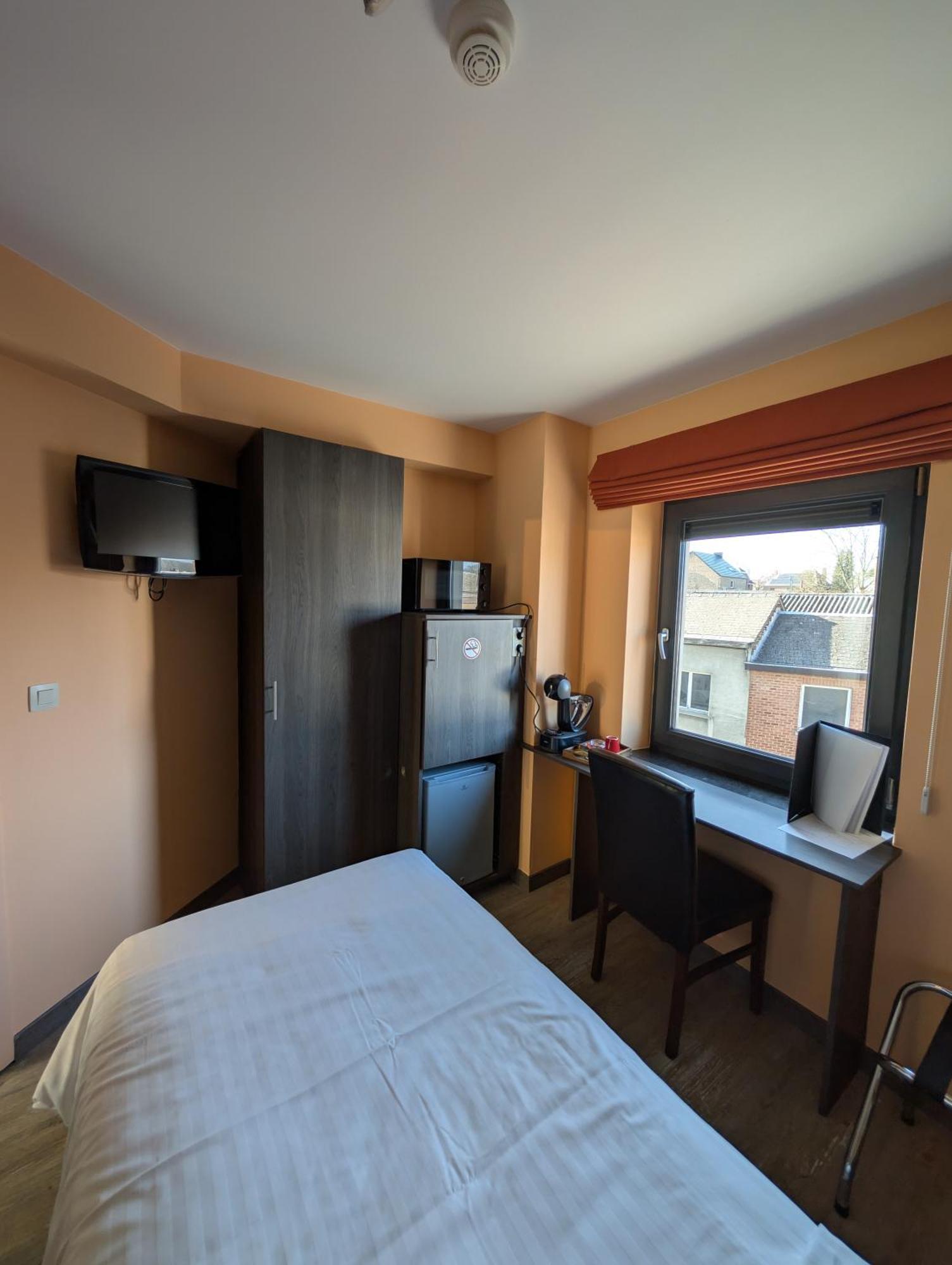 A Fleur De Couette Hotell Auvelais Exteriör bild